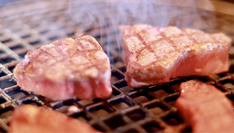 肉や脂っこい料理は、ワキガを悪化させる原因になる